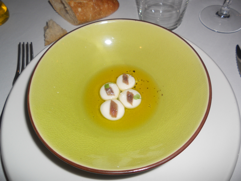 Venere en Aldaia / Aldaya Esferificación de queso manchego con anchoa